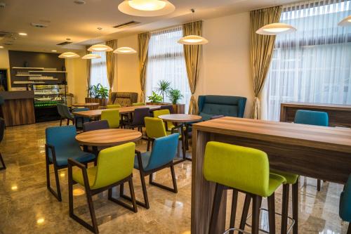 a dining room filled with tables and chairs at Hotel Kapetanovina in Mostar
