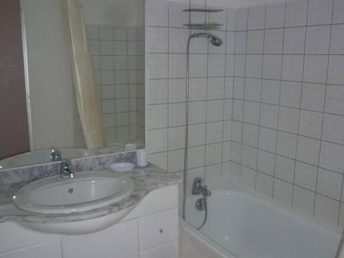 Agréable Appartement 3 Pièces avec Terrasse et Parking à Canet-Port