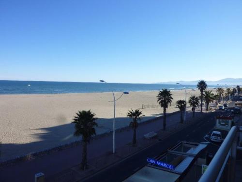 Deux-pièces climatisé face mer, proche port