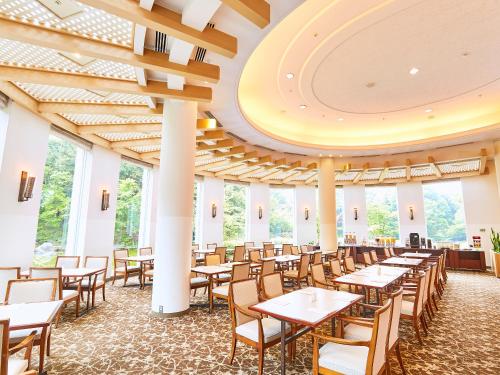 a large dining room with tables and chairs at Okura Akademia Park Hotel in Kisarazu