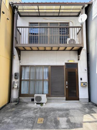 岡山駅徒歩5分!最大9名の一軒家貸し切り