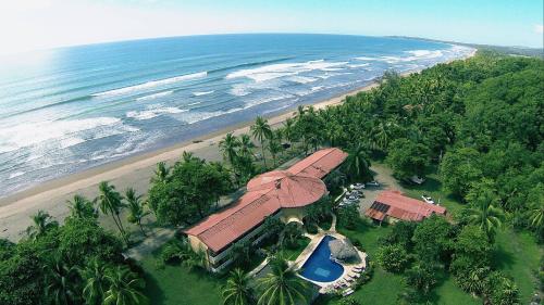 an aerial view of a resort and the beach at Hotel Delfin Playa Bejuco in Esterillos Este