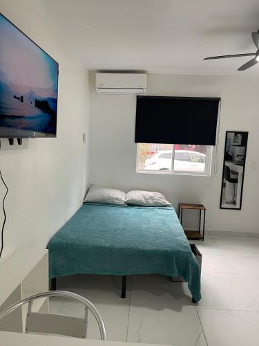 a bedroom with a bed and a flat screen tv at Consulado Santa Catarina a 2 min in Monterrey