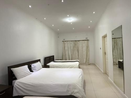 Llit o llits en una habitació de Lonehill Ridge