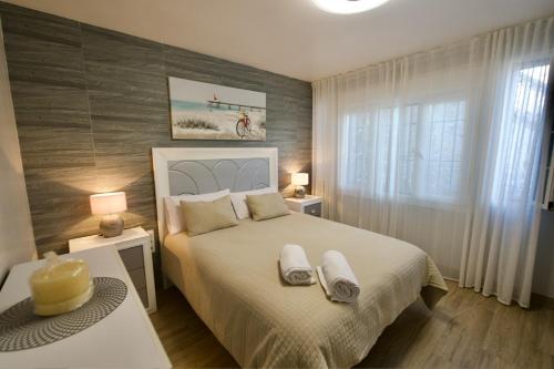 a bedroom with a bed with two towels on it at Apartamentos turísticos ilusiones in Cazalla de la Sierra