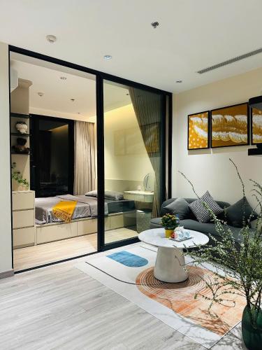 a living room with a bed and a table at AnVy house Skyforest 2 Ecopark in Xuân Quan
