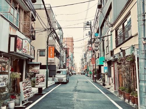 Hotel Axel Shinjuku, 5 minutes by train to Shinjuku, gourmet town, 5 double beds