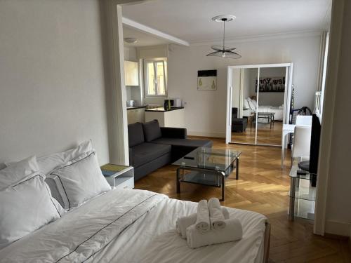 Nice little studio-City centre & train station