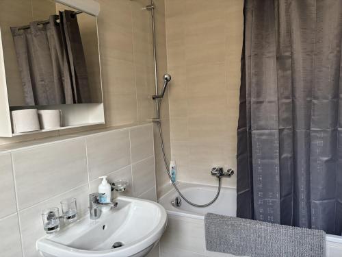Nice little studio-City centre & train station