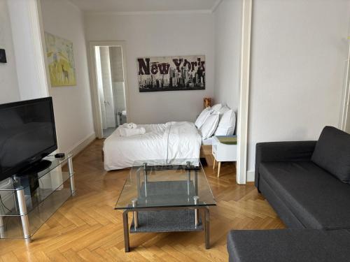 Nice little studio-City centre & train station