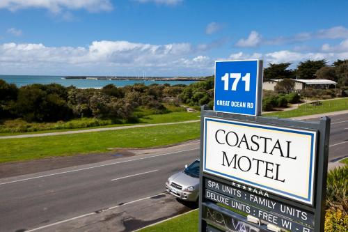 a street sign on the side of a road at Coastal Motel in Apollo Bay