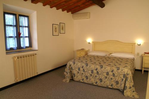Un pat sau paturi într-o cameră la Hotel Calzaiolo