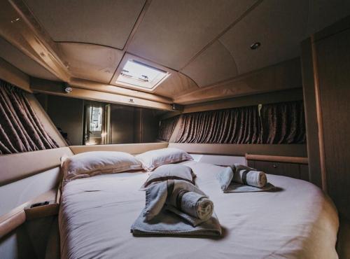 Ferretti 460
