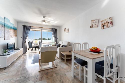 Seaview Retreat Apartment with Pool 2