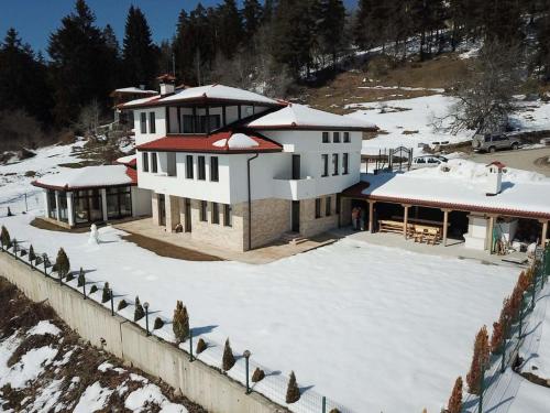 an aerial view of a house in the snow at Вила Релакс in Pamporovo