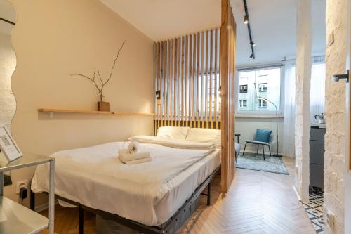 a bedroom with a bed with a wooden headboard at Sosnowiec Downtown Studio by BookingHost in Sosnowiec