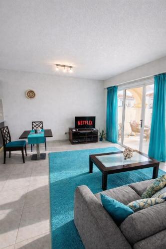 Apartment 2 people sea view garden pool