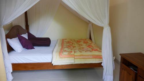 Postel nebo postele na pokoji v ubytování Arya Homestay