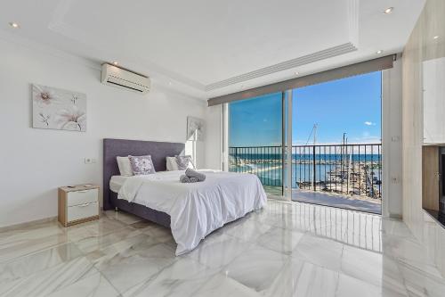 Front Line Penthouse Puerto Banus With Sea Views