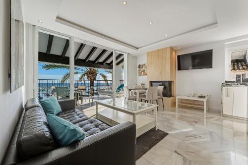 Front Line Penthouse Puerto Banus With Sea Views