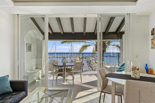 Front Line Penthouse Puerto Banus With Sea Views