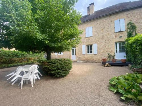 Maison de charme avec jardin et parking- Centre de Montignac, à 10 min de Lascaux