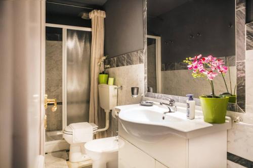 Family & Friends Base Near Florence Station