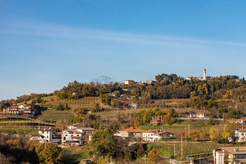 a small town on a hill with houses at Alloggi agrituristici Paraschos in San Floriano del Cóllio