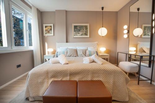 Vis-à-Vis 2BR APT with Balcony by Irundo