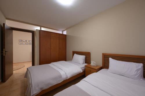 En eller flere senge i et værelse på Chalets in Arez - Adagio