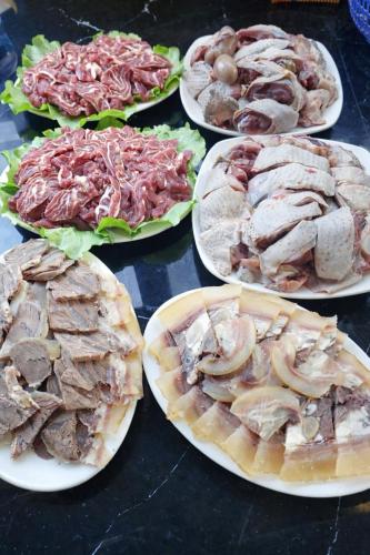 a bunch of plates of food on a table at À Lôi Homestay Đồng Văn in Dồng Văn