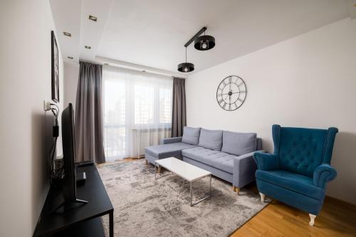 Warszawa Wola Center 3-Bedroom Apartment by BookingHost