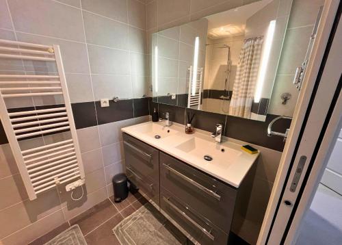 Appartement 3ch - 2-5p - Parking et Piscine gratuit