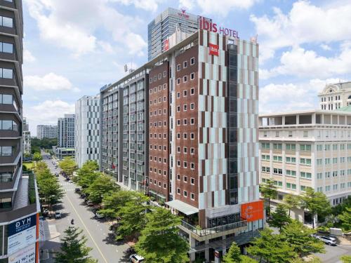 Ibis Saigon South