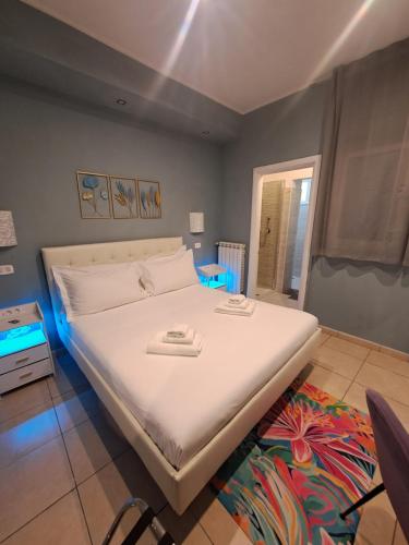 a bedroom with a large white bed in a room at Il Roseto in Frosinone