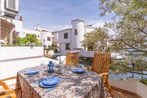 Apart-rent Casa Illa Cartago 0151 junto al canal