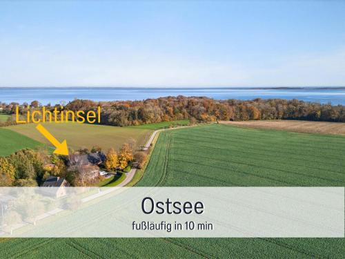an aerial view of a field with the words outsider at Ferienwohnung Lichtinsel - strandnah, ebenerdig, haustierfreundlich, Terrasse und Garten, viel Platz in Steinberg