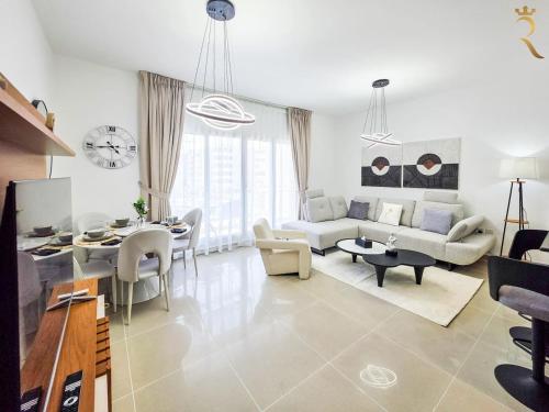 Al Reef 1BR - Stylish Urban Chic Retreat