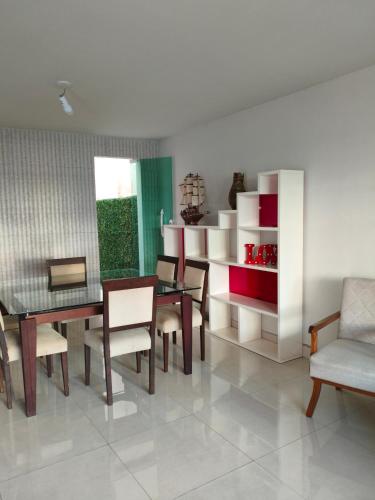 a dining room with a table and chairs at Casa ampla Praia da Costa - Centro 500 mts da Praia in Vila Velha
