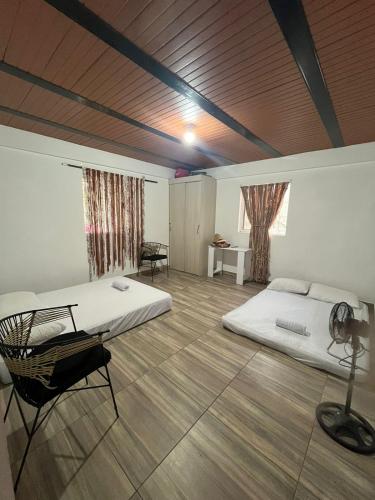 a room with a bed and a chair in it at Casa compartida - Las 5 Quintas in San Rafael