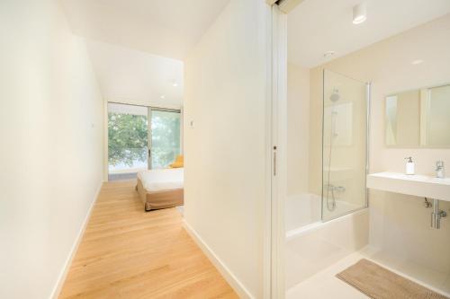 a bathroom with a shower and a sink at Porto de Gaia in Vila Nova de Gaia