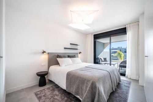 Luxury Oasis 2 Bed Apartment with Scenic Views