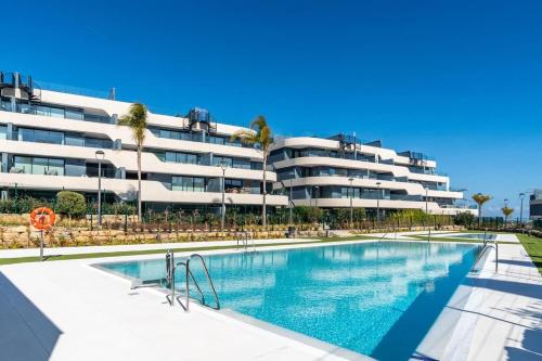 Luxury Oasis 2 Bed Apartment with Scenic Views