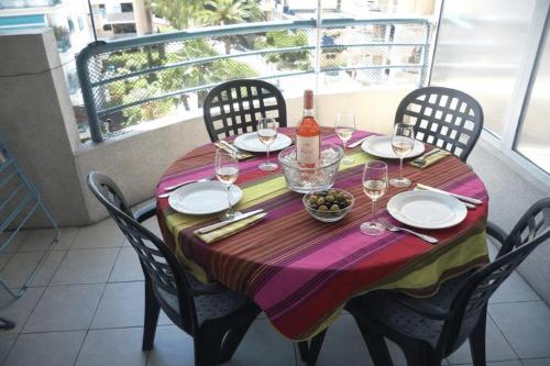 Fréjus location bord de Mer Piscine Parking Terrasse Wifi