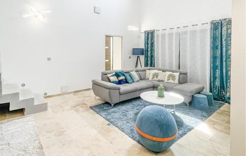 Prostor za sedenje u objektu Maison Avec Piscine