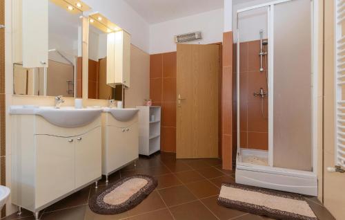 4 Bedroom Amazing Apartment In Labin