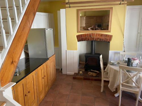 a kitchen with a stove and a kitchen with a staircase at Central Woodstock Townhouse nr Blenheim Palace in Woodstock