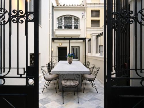 Acropolis Whitehouse Mansion in Plaka by JJ Hospitality