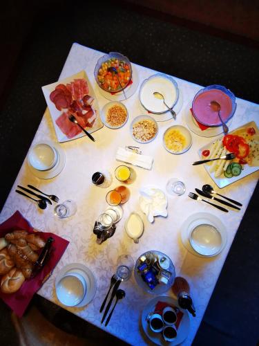 a table topped with plates and bowls of food at Strubwirt in Waidring