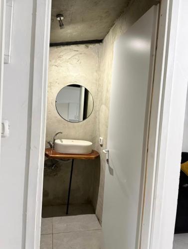 a bathroom with a sink and a mirror at חמדת השקד in Mishmār Hāyardin